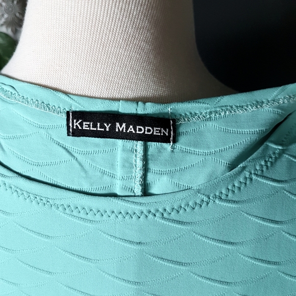 Made in Canada Unique tank top with leather shoulder piece - Picture 3 of 5